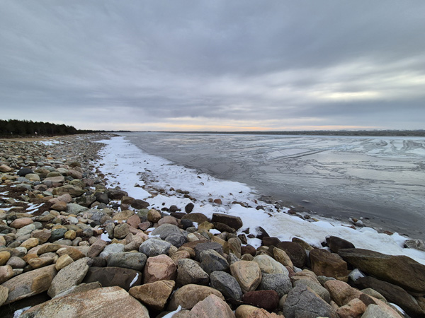Is på stranden